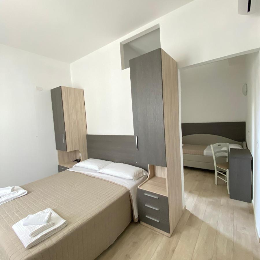 Hotel Bed And Book Rimini Esterno foto