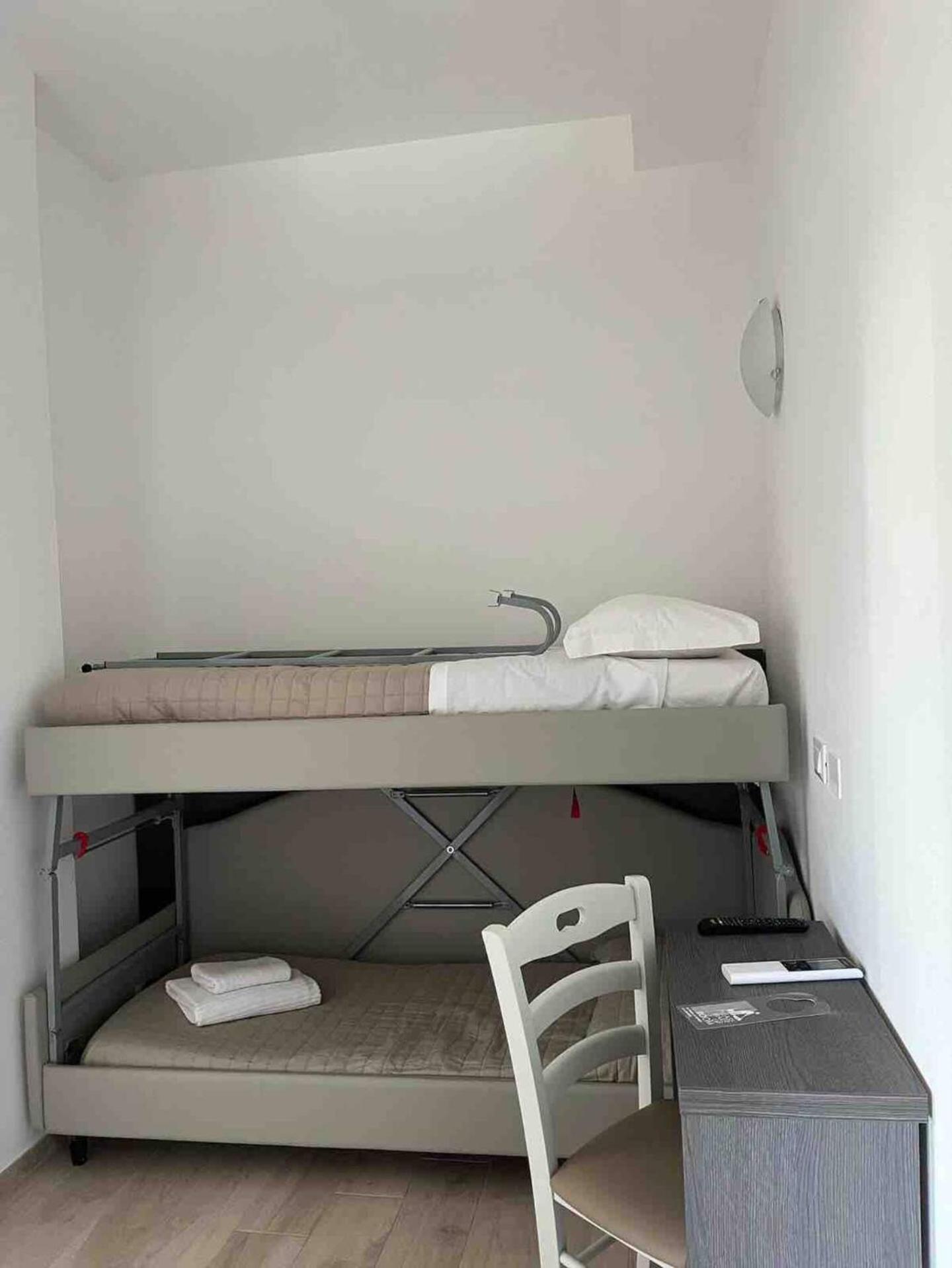 Hotel Bed And Book Rimini Esterno foto