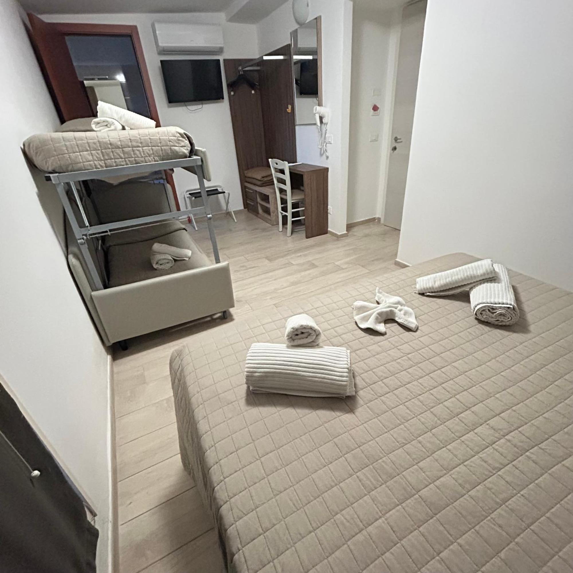 Hotel Bed And Book Rimini Esterno foto