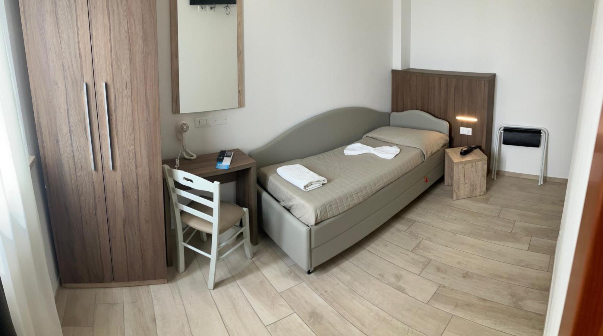 Hotel Bed And Book Rimini Esterno foto