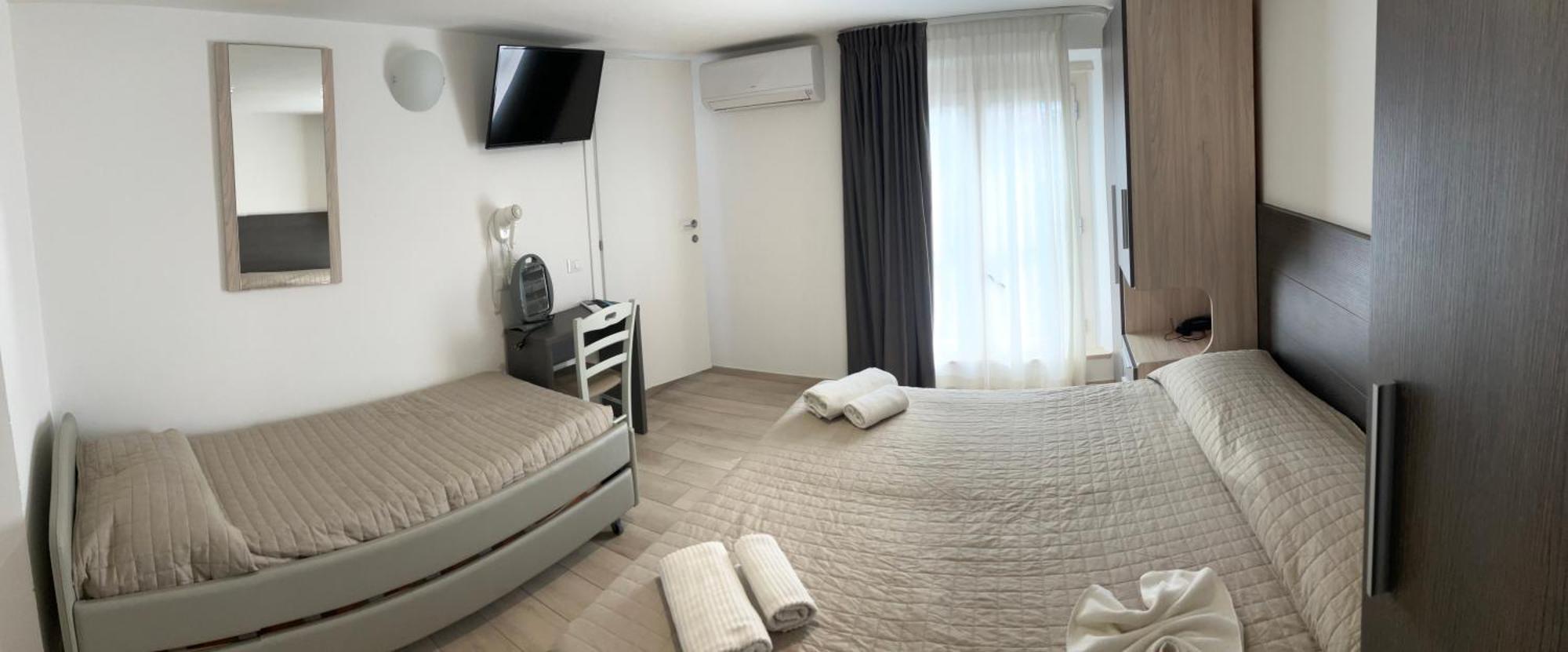 Hotel Bed And Book Rimini Esterno foto