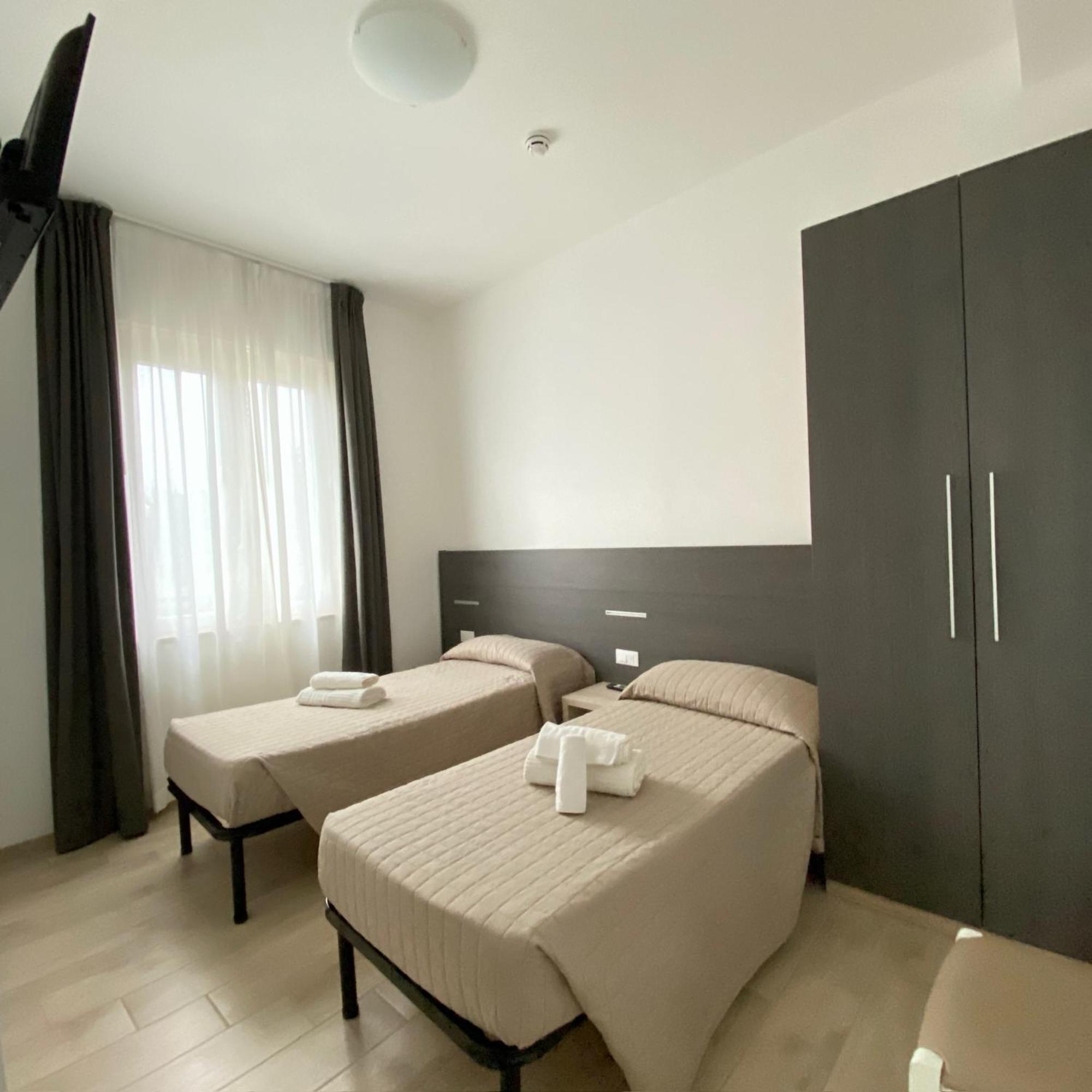 Hotel Bed And Book Rimini Esterno foto
