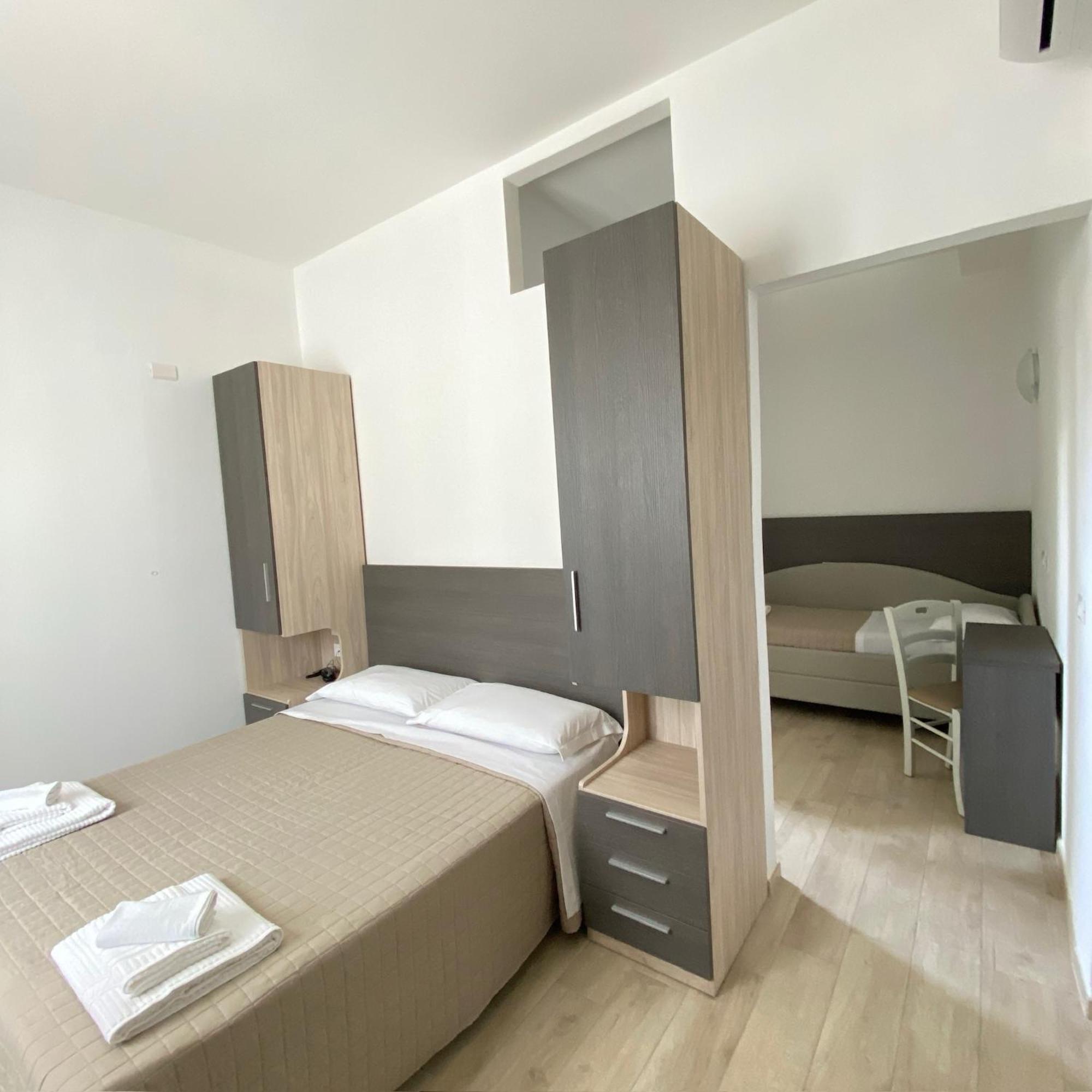 Hotel Bed And Book Rimini Esterno foto